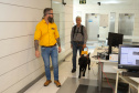 Governo recebe Rock e Roberto Leite, dupla de cego e cão-guia que vai trabalhar em órgão estadual