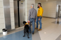 Governo recebe Rock e Roberto Leite, dupla de cego e cão-guia que vai trabalhar em órgão estadual