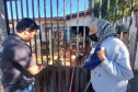 Polícia Penal doa camas e roupas pet produzidas com resíduos têxteis a abrigo de resgate de animais