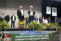 Secretário Norberto Ortigara e prefeito de Dois Vizinhos, Luiz Carlos Turatto, em evento sobre gripe aviária