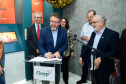 Diretor do BRDE PR; Wilson Bley Lipski, presidente da Finep Celso Pansera, ministra do MCTI Luciana Santos e secretário estadual da Ciência, Tecnologia e Ensino Superior Aldo Nelson Bona