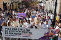 Curitiba, 22 de julho de 2023 - Dentro da programação da Campanha Paraná Unido no Combate ao Feminicídio, promovido pelo Governo do Estado, aconteceu caminhada pela Rua XV de Novembro, centro de Curitiba, com a participação da modelo Luiza Brunet.
