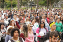 Curitiba, 22 de julho de 2023 - Dentro da programação da Campanha Paraná Unido no Combate ao Feminicídio, promovido pelo Governo do Estado, aconteceu caminhada pela Rua XV de Novembro, centro de Curitiba, com a participação da modelo Luiza Brunet.
