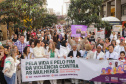 Curitiba, 22 de julho de 2023 - Dentro da programação da Campanha Paraná Unido no Combate ao Feminicídio, promovido pelo Governo do Estado, aconteceu caminhada pela Rua XV de Novembro, centro de Curitiba, com a participação da modelo Luiza Brunet.