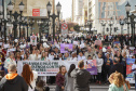 Curitiba, 22 de julho de 2023 - Dentro da programação da Campanha Paraná Unido no Combate ao Feminicídio, promovido pelo Governo do Estado, aconteceu caminhada pela Rua XV de Novembro, centro de Curitiba, com a participação da modelo Luiza Brunet.
