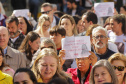 Curitiba, 22 de julho de 2023 - Dentro da programação da Campanha Paraná Unido no Combate ao Feminicídio, promovido pelo Governo do Estado, aconteceu caminhada pela Rua XV de Novembro, centro de Curitiba, com a participação da modelo Luiza Brunet.