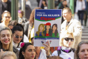 Curitiba, 22 de julho de 2023 - Dentro da programação da Campanha Paraná Unido no Combate ao Feminicídio, promovido pelo Governo do Estado, aconteceu caminhada pela Rua XV de Novembro, centro de Curitiba, com a participação da modelo Luiza Brunet.