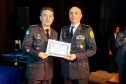 O governador em exercício Darci Piana participou nesta segunda (24) no Museu Oscar Niemeyer, em Curitiba, da formatura de 35 oficiais da Polícia Militar e do Corpo de Bombeiros no Curso Superior de Polícia