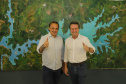 Os estados do Paraná e de São Paulo, por meio de seus secretários de Turismo, Marcio Nunes e Roberto Lucena, assinaram nesta quarta-feira (26/7) protocolo de Intenções para o fomento e promoção da Área Especial de Interesse Turístico Angra Doce, no conjunto formado pelo reservatório da Usina Hidrelétrica de Chavantes e seu entorno, abrangendo os municípios de Ribeirão Claro, Carlópolis, Siqueira Campos, Jacarezinho e Salto do Itararé (PR) e de Chavantes, Ourinhos, Canitar, Ipaussu, Timburi, Piraju, Fartura,