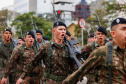 Milhares de pessoas participam do desfile de 7 de setembro em Curitiba