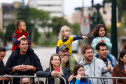 Milhares de pessoas participam do desfile de 7 de setembro em Curitiba