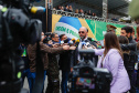 Milhares de pessoas participam do desfile de 7 de setembro em Curitiba