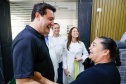 O governador também visitou o Hospital de Olhos Norte Pioneiro, que atende cerca de 40 municípios das regiões de Jacarezinho e Cornélio Procópio e faz 4,5 mil consultas, mil cirurgias, 2 mil atendimentos especializados em retina e 500 exames mensalmente. 