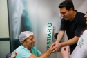 O governador também visitou o Hospital de Olhos Norte Pioneiro, que atende cerca de 40 municípios das regiões de Jacarezinho e Cornélio Procópio e faz 4,5 mil consultas, mil cirurgias, 2 mil atendimentos especializados em retina e 500 exames mensalmente. 