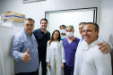 O governador também visitou o Hospital de Olhos Norte Pioneiro, que atende cerca de 40 municípios das regiões de Jacarezinho e Cornélio Procópio e faz 4,5 mil consultas, mil cirurgias, 2 mil atendimentos especializados em retina e 500 exames mensalmente. 