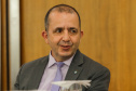 Curitiba, 24 de outubro de 2023 - O governador Carlos Massa Ratinho Jr., recebe em seu gabinete a visita de representantes do Cindacta II e concede Medalha de Honra da Casa Militar para oficiais.