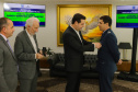 Curitiba, 24 de outubro de 2023 - O governador Carlos Massa Ratinho Jr., recebe em seu gabinete a visita de representantes do Cindacta II e concede Medalha de Honra da Casa Militar para oficiais.