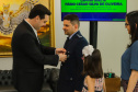Curitiba, 24 de outubro de 2023 - O governador Carlos Massa Ratinho Jr., recebe em seu gabinete a visita de representantes do Cindacta II e concede Medalha de Honra da Casa Militar para oficiais.