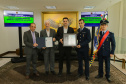 Curitiba, 24 de outubro de 2023 - O governador Carlos Massa Ratinho Jr., recebe em seu gabinete a visita de representantes do Cindacta II e concede Medalha de Honra da Casa Militar para oficiais.