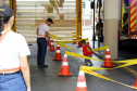 Crianças se divertem no quartel durante comemoração de aniversário do CBMPR  Crédito: CBMPR