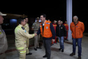 O governador Carlos Massa Ratinho Junior visitou na noite desta quarta-feira (18) a cidade de São Mateus do Sul, uma das mais atingidas pelas chuvas dos últimos dias no Paraná.