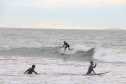 Instalação de estruturas marítimas fez com que Matinhos ganhasse pelo menos outros três pontos para a prática do surf: na Barrinha, Riviera e Flórida.