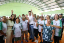 Governador entrega rede de esgoto, centro de convivência e moradias em Leópolis