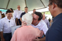 Governador entrega rede de esgoto, centro de convivência e moradias em Leópolis