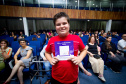 Alunos da rede estadual distribuem autógrafos em evento de lançamento de livros autorais