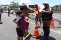 Forças de Segurança auxiliam no atendimento às famílias durante o congestionamento da BR-277