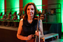 Da fundação às apresentações atuais, mulheres formam pilar fundamental da Orquestra Sinfônica do Paraná. Na foto, Fernanda.