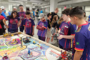 Estudantes de 13 a 28 anos de colégios públicos e privados de Curitiba e região alcançaram a segunda colocação entre 100 equipes de vários países em um torneio internacional realizado nos dias 7 a 9 de junho em Massachusetts. Projeto deles visa melhorar a mobilidade de pessoas idosas.