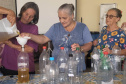 Sanepar ensina comunidade a fazer sabão ecológico 