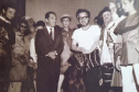 O Governador Ney Braga cumprimenta elenco do TCP após a apresentação de A megera domada (1964)