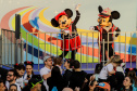 A capital paranaense foi sede neste domingo (4) da prova Disney Magic Run 2024, evento que contou com a participação de aproximadamente 5 mil atletas e aconteceu na Universidade Positivo.