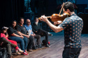Orquestra Sinfônica do Paraná promove experiência para pessoas com deficiência visual