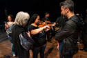 Orquestra Sinfônica do Paraná promove experiência para pessoas com deficiência visual