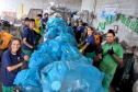 Portos do Paraná participa de mutirão de limpeza na Ilha do Mel e retira quase 3 toneladas de resíduos