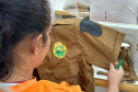 Apenadas transformam fardas antigas em ecobags em projeto que visa sustentabilidade e assistência a militares e suas famílias