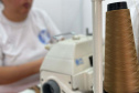 Apenadas transformam fardas antigas em ecobags em projeto que visa sustentabilidade e assistência a militares e suas famílias