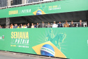  	Desfile com milhares de pessoas festeja os 202 anos da Independência do Brasil