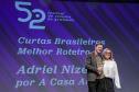 "A Casa Amarela", um curta-metragem escrito e dirigido pelo cineasta paranaense Adriel Nizer, formado na Unespar, conquistou o prêmio de melhor roteiro no 52º Festival de Cinema de Gramado.