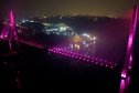 Ponte da Integração Brasil – Paraguai é iluminada na cor rosa durante o mês de outubro 