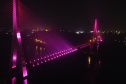 Ponte da Integração Brasil – Paraguai é iluminada na cor rosa durante o mês de outubro 