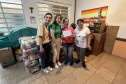 Cestas básicas arrecadadas na Corrida do Porto são distribuídas em Paranaguá