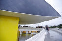 Museu Oscar Niemeyer celebra 22 anos com novas exposições, performances e entrada gratuita