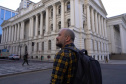Com apresentação de Beto Pacheco, o programa Pé na Rua é um verdadeiro guia turístico da região de Curitiba. Os episódios exploram lugares históricos, riquezas culturais e experiências gastronômicas da capital paranaense e seus arredores.