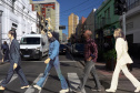 Com apresentação de Beto Pacheco, o programa Pé na Rua é um verdadeiro guia turístico da região de Curitiba. Os episódios exploram lugares históricos, riquezas culturais e experiências gastronômicas da capital paranaense e seus arredores.