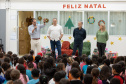 Sanepar entrega presentes de Natal e anuncia projetos de educação ambiental para escola vizinha à sede no bairro Rebouças (Foto: André Aguiar/Sanepar)