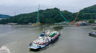  Já entre os empreendimentos públicos autorizados pelo IAT, destaque para a implementação de grandes projetos do Governo do Estado no Litoral. Dando prosseguimento às obras da Ponte de Guaratuba, o IAT emitiu em abril a LI que autoriza a instalação da estrutura tão aguardada pelos paranaenses, que representa um investimento de R$ 386,9 milhões.